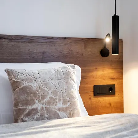 La Riva Luxury Bed & Breakfast 4*