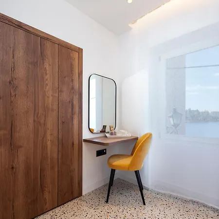 La Riva Luxury Bed & Breakfast