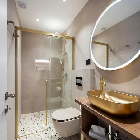 La Riva Luxury Bed & Breakfast 4*
